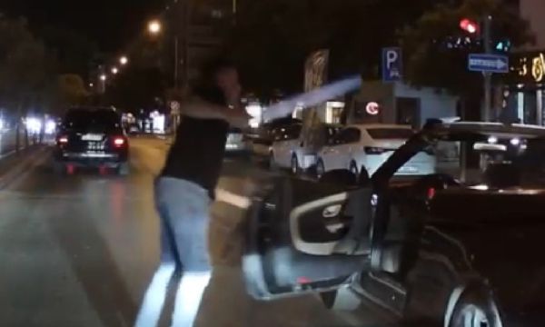 Trafikte döner bıçaklı dehşet!